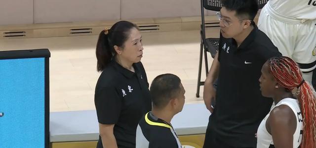 马逊女篮顽, 第四节带领, 对后场控卫