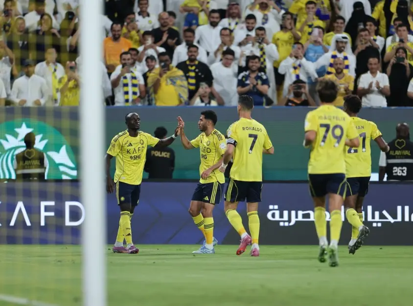 胜利坐镇主, 手拉斯永恒, 球的优势 胜利坐镇主, 手拉斯永恒, 球的优势